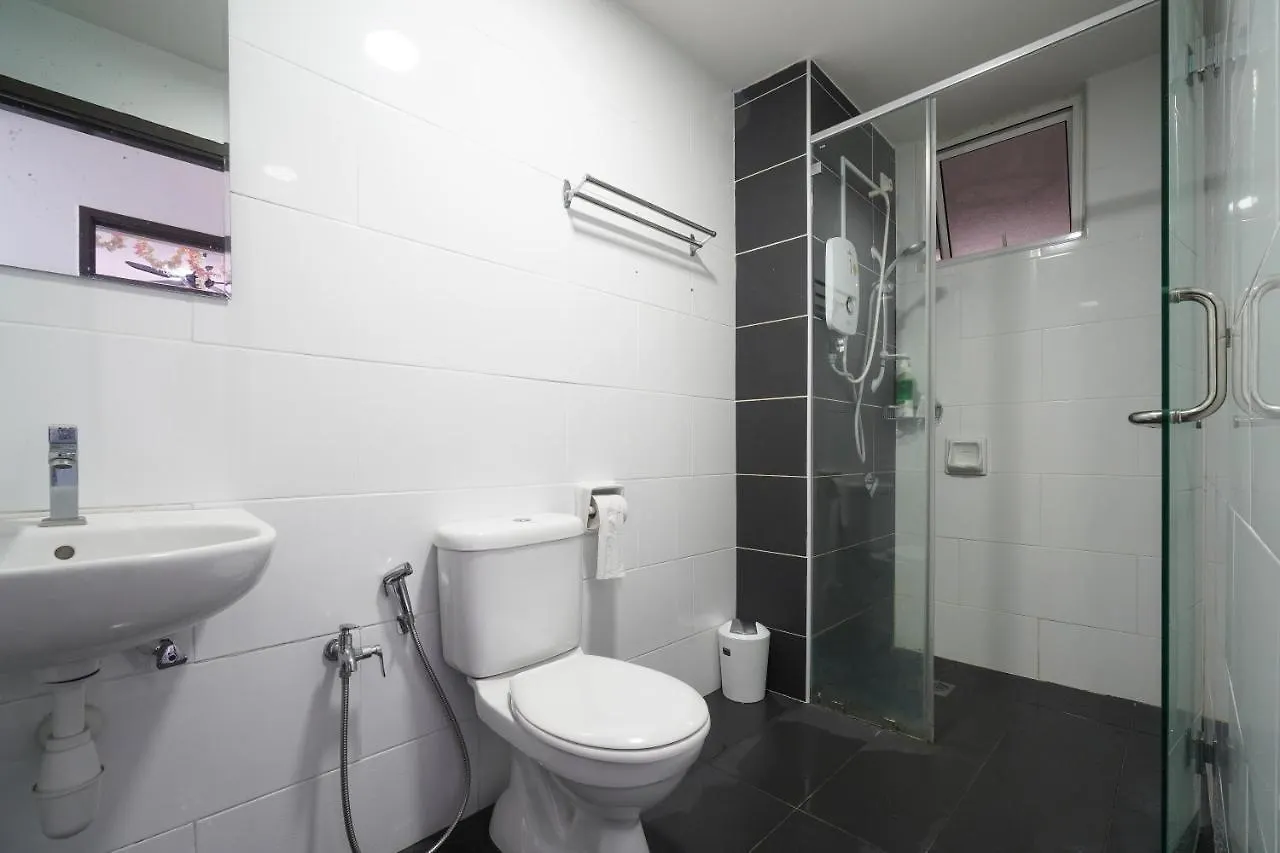 Lovely 2Br Majestic Condo 6 Pax Pool View Ipoh 0*,  Malaysia